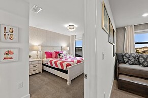 Luxury Decor 6BR at Storey Lake Sleeps 16 Sl2945