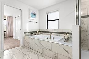 Luxury Decor 6BR at Storey Lake Sleeps 16 Sl2945