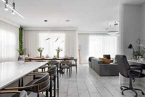 Exclusive Luxe Single Family 6 BR Sl2765