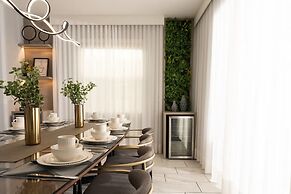 Exclusive Luxe Single Family 6 BR Sl2765