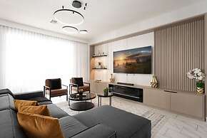 Exclusive Luxe Single Family 6 BR Sl2765