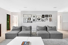 Avatar Theme 7 BR Luxury Decor at Solara