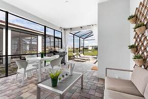 Avatar Theme 7 BR Luxury Decor at Solara