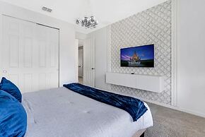 Avatar Theme 7 BR Luxury Decor at Solara