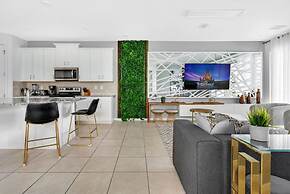 Avatar Theme 7 BR Luxury Decor at Solara