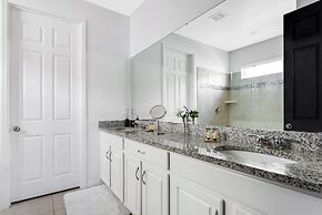 Avatar Theme 7 BR Luxury Decor at Solara