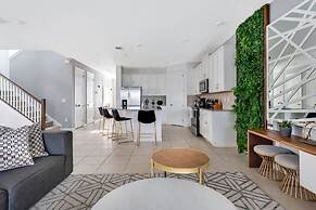 Avatar Theme 7 BR Luxury Decor at Solara