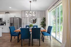 New Listing - Modern Decor 4 BR Townhouse