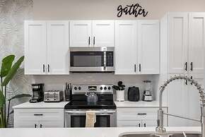 New Listing - Modern Decor 4 BR Townhouse