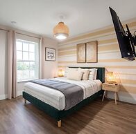 New Listing - Modern Decor 4 BR Townhouse