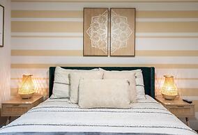 New Listing - Modern Decor 4 BR Townhouse