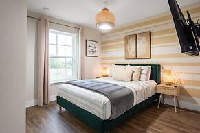 New Listing - Modern Decor 4 BR Townhouse