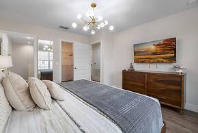 New Listing - Modern Decor 4 BR Townhouse