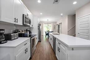 New Listing - Modern Decor 4 BR Townhouse