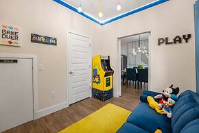 New Listing - Modern Decor 4 BR Townhouse