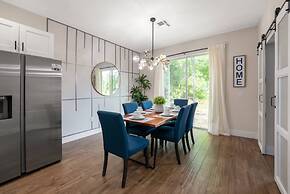 New Listing - Modern Decor 4 BR Townhouse