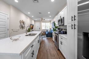 New Listing - Modern Decor 4 BR Townhouse