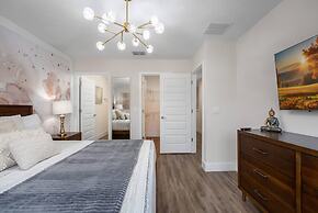New Listing - Modern Decor 4 BR Townhouse