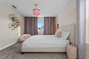 7BR Themed Bedroom and Pool 18 Guests