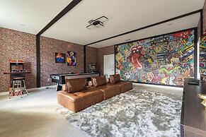 7BR Themed Bedroom and Pool 18 Guests