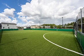 Beautiful Decor 2BR Apartment Near Disney