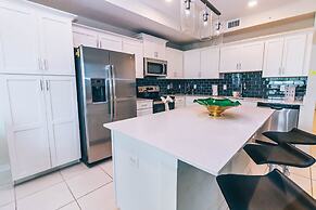 Beautiful Decor 2BR Apartment Near Disney