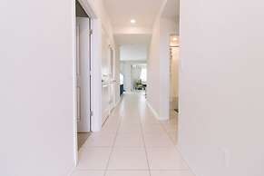 Beautiful Decor 2BR Apartment Near Disney