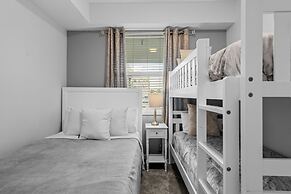 Cozy Stylish 2BR Condo Prime Storey Lake Spot