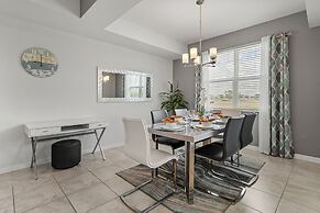 Cozy Stylish 2BR Condo Prime Storey Lake Spot