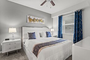 Cozy Stylish 2BR Condo Prime Storey Lake Spot