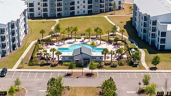 Cozy Stylish 2BR Condo Prime Storey Lake Spot