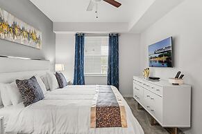 Cozy Stylish 2BR Condo Prime Storey Lake Spot