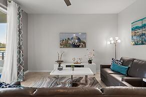 Cozy Stylish 2BR Condo Prime Storey Lake Spot