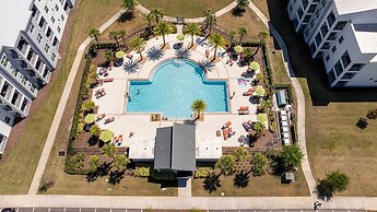 Cozy Stylish 2BR Condo Prime Storey Lake Spot