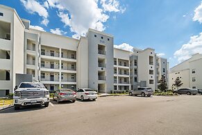 Cozy Stylish 2BR Condo Prime Storey Lake Spot