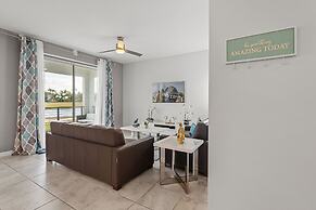 Cozy Stylish 2BR Condo Prime Storey Lake Spot