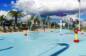 Cozy Stylish 2BR Condo Prime Storey Lake Spot