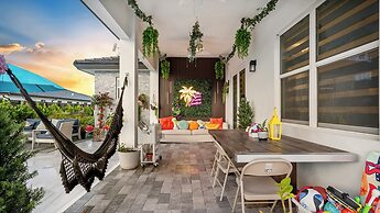 The Cozy Palm House
