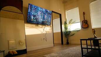 New York Style Home 10 Minutes To SNA Disneyland