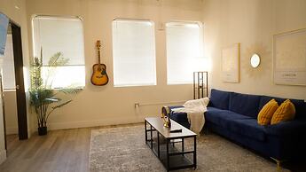 New York Style Home 10 Minutes To SNA Disneyland