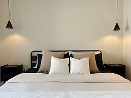 Stylish Retreat W Pool GYM Parking 10min to Cedars