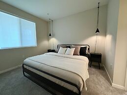 Stylish Retreat W Pool GYM Parking 10min to Cedars
