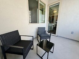 Stylish Retreat W Pool GYM Parking 10min to Cedars