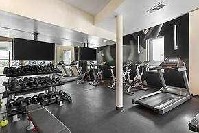 Stylish Retreat W Pool GYM Parking 10min to Cedars