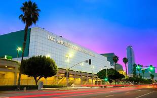 Modern Cosmopolitan APT Mid-hollywood Free Parking