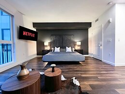Modern Cosmopolitan APT Mid-hollywood Free Parking