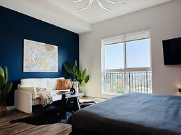 Contemporary Mid-hollywood Home Dtla View Parking