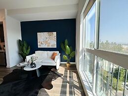 Contemporary Mid-hollywood Home Dtla View Parking