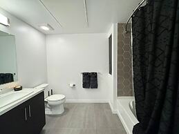 Contemporary Mid-hollywood Home Dtla View Parking
