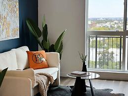 Contemporary Mid-hollywood Home Dtla View Parking